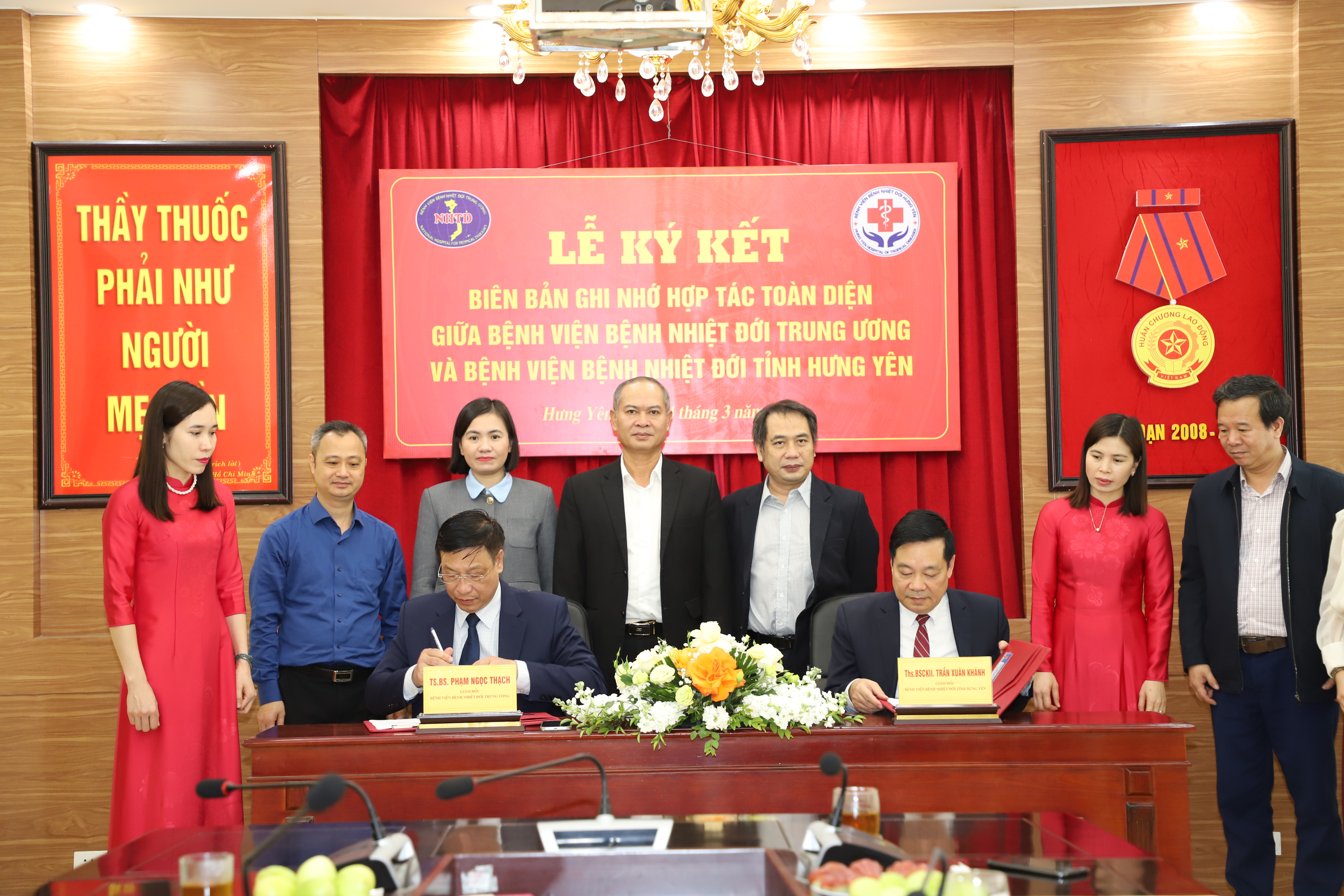Lễ ký kết biên bản ghi nhớ hợp tác giữa Bệnh viện Bệnh nhiệt đới Trung ương và Bệnh viện Bệnh nhiệt đới tỉnh Hưng Yên