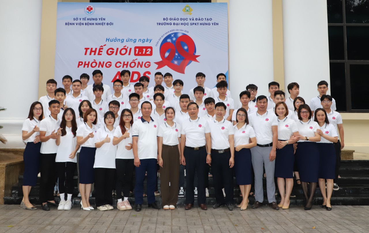 Mít tinh hưởng ứng Tháng hành động Quốc gia phòng, chống HIV/AIDS tại tỉnh Hưng Yên